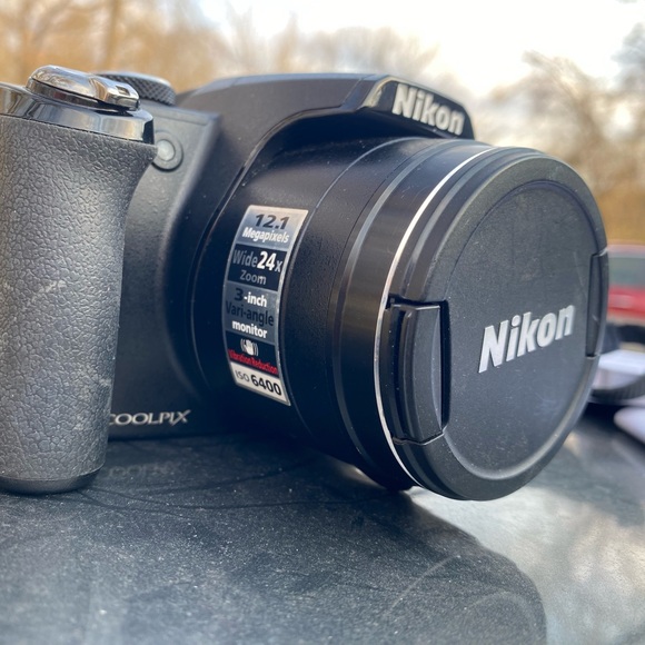 Nikon coolpik P90 digital camera with/ battery , charger and manual. - Picture 8 of 17